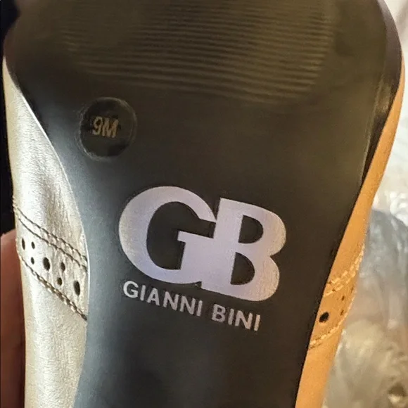 Gianni Bini jiterbug style Black and Tan Heels - Picture 8 of 8